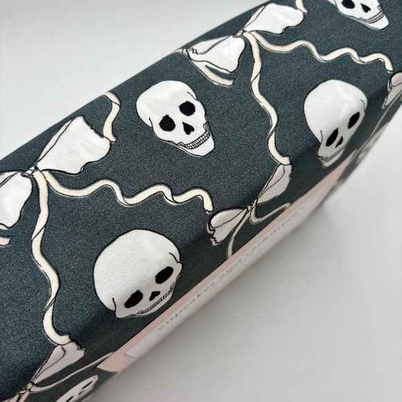 Cupcakes and Cashmere HALLOWEEN Skulls and Bows Sheet Set QUEEN - Picture 3 of 4
